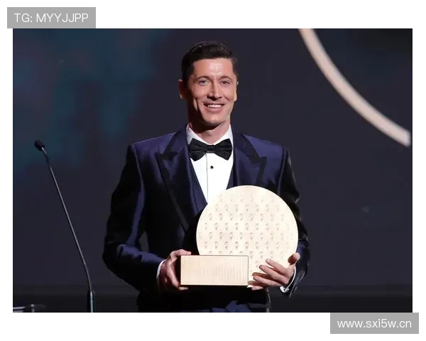 博涅克谈莱万:意甲才是射手的真正试金石 博涅克谈莱万:意甲才是射手的真正试金石